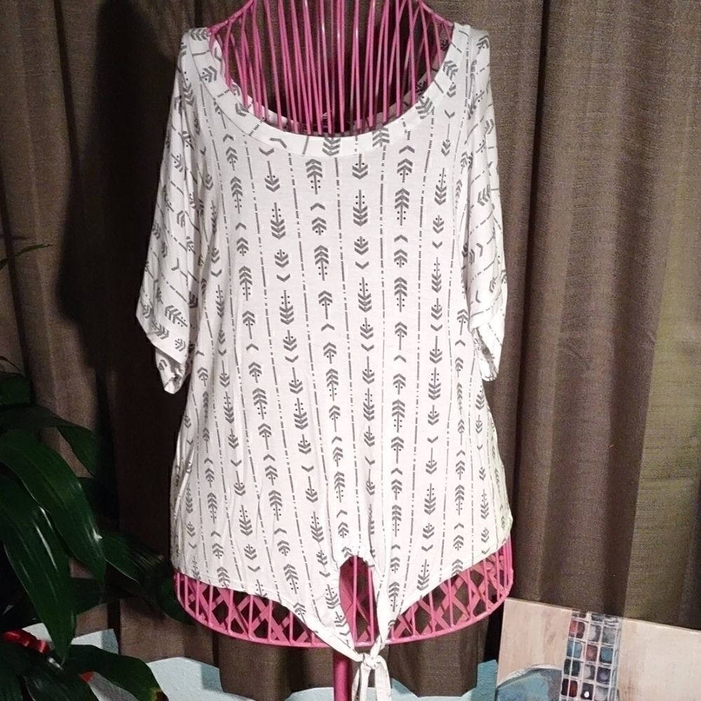 Purple Snow White Tee with Gray Arrows